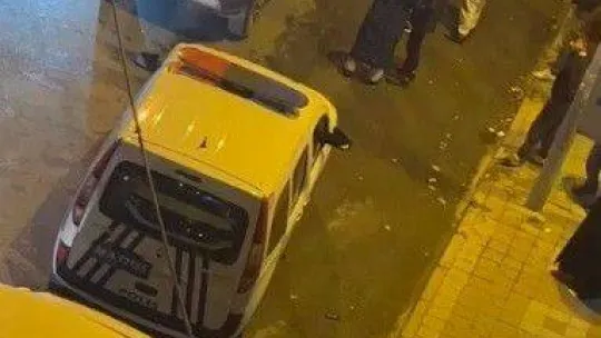 Kaza sonrası kadın sürücüye hakaret edip, polisle kavga ettiler
