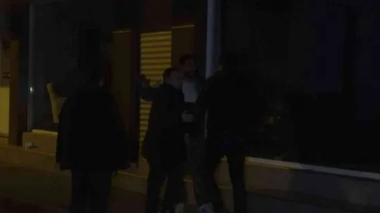 Kaza yapan alkollü sürücü ceza yiyeceğini anlayınca polislere direndi