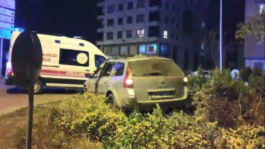 Kaza yaptıkları aracı bırakıp kaçtılar