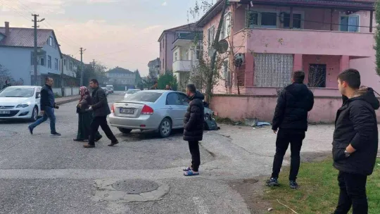 Kazada savrulan otomobil, babaanne ve toruna çarptı: 1 ölü 1 yaralı
