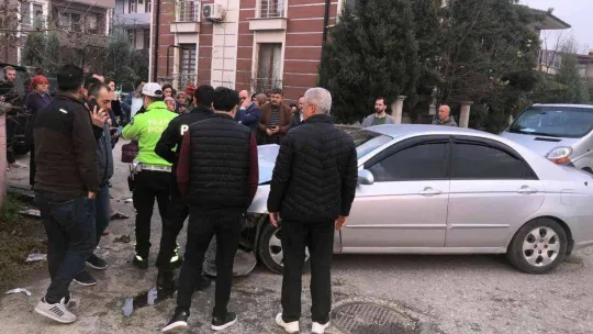 Kazada savrulan otomobil, babaanne ve toruna çarptı: 1 ölü 1 yaralı