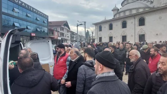 Kazada savrulan otomobilin çarptığı yaşlı kadın son yolculuğuna uğurlandı