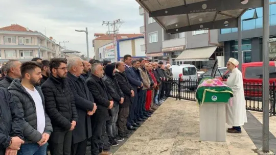 Kazada savrulan otomobilin çarptığı yaşlı kadın son yolculuğuna uğurlandı