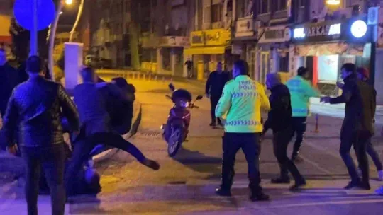 Kazanın ardından tekmeli yumruklu kavga kamerada