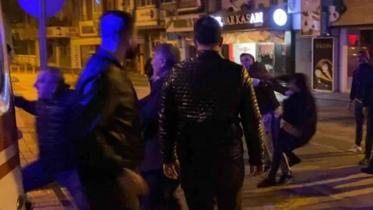 Kazanın ardından tekmeli yumruklu kavga kamerada