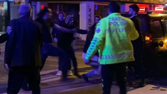 Kazanın ardından tekmeli yumruklu kavga kamerada