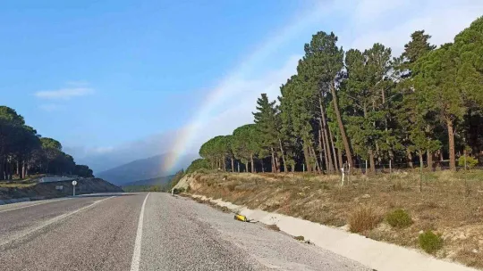 Kazdağları'nda bulut geçişlerinde ortaya çıkan gökkuşağı beğeniyle izlendi