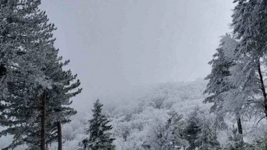 Kazdağları'nın zirveleri beyaz örtüye büründü