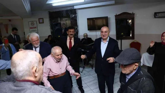 Keçiören Belediye Başkanı Altınok, huzurevinde yeni yılı kutladı