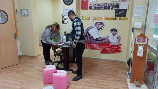 Keçiören Belediyesi 20 okula 40 litre sıvı sabun hediye etti