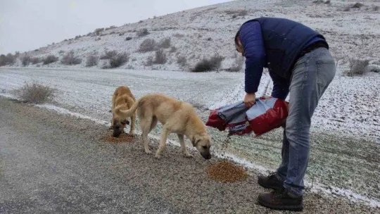 Keçiören'de karla mücadele aralıksız devam ediyor