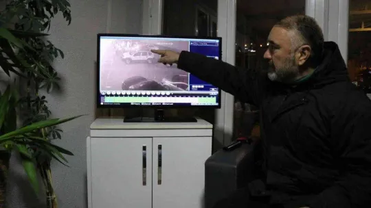 Kendi galerilerinin önünde ölesiye darp edildiler