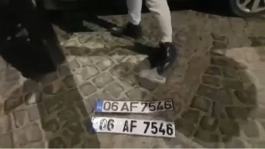 Kendisini gurbetçi olarak tanıtan kalpazan sahte dövizleri Türk lirasına çevirirken yakalandı