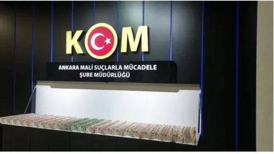 Kendisini gurbetçi olarak tanıtan kalpazan sahte dövizleri Türk lirasına çevirirken yakalandı