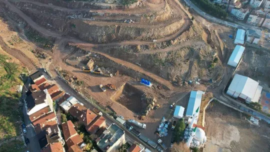 Kentsel dönüşüm için kazılan alandan tarihi mezar çıktı