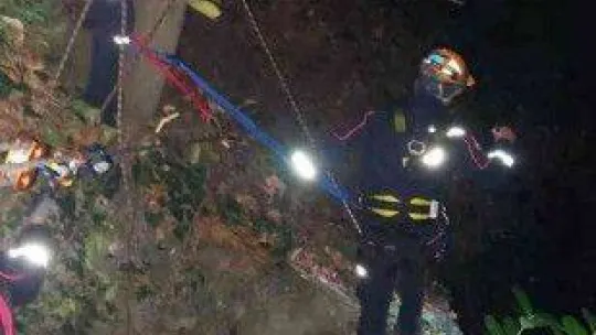 Kestane toplamaya gitti, uçuruma yuvarlanarak yaralandı