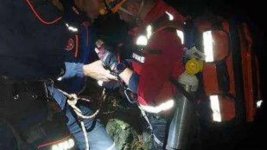 Kestane toplamaya gitti, uçuruma yuvarlanarak yaralandı