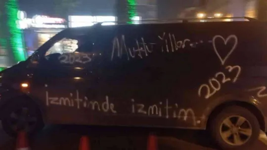 Kimi şarkı söyleyerek, kimi ceza yiyerek yeni yıla girdi