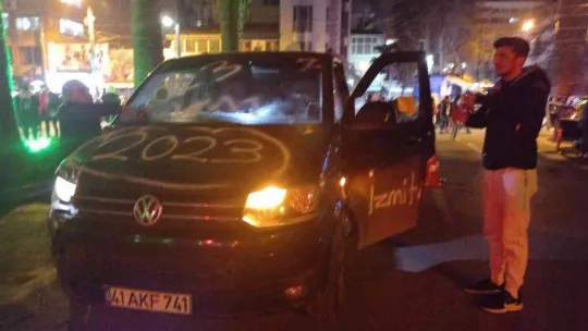 Kimi şarkı söyleyerek, kimi ceza yiyerek yeni yıla girdi