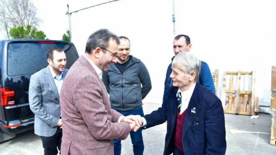 Kırım Tatar Türklerinden deprem bölgesine yardım tırı