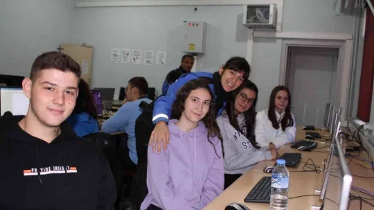 Kırklareli Emniyet Müdürlüğü'nden gençlere klavye kursu