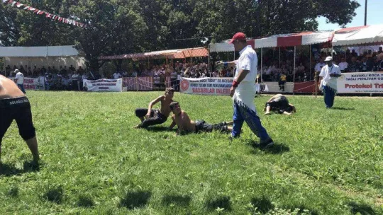Kırklareli'nde 9. Koca Yusuf Yağlı Pehlivan Güreşleri başladı