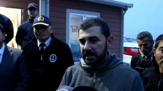 Kırklareli'nde ağlara takılan balıkçı teknesi karaya sürüklendi