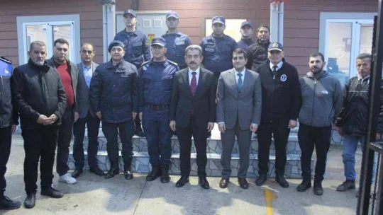 Kırklareli'nde ağlara takılan balıkçı teknesi karaya sürüklendi