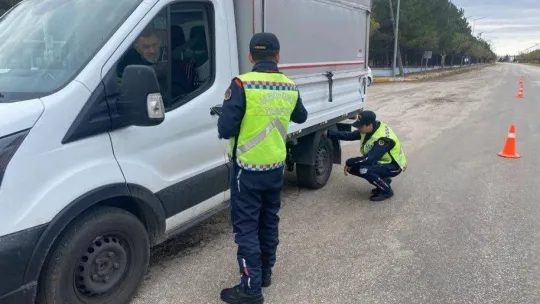 Kırklareli'nde kış lastiği uygulaması yapıldı