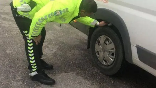 Kırklareli'nde kış lastiği uygulamasında 75 araca cezai işlem uygulandı