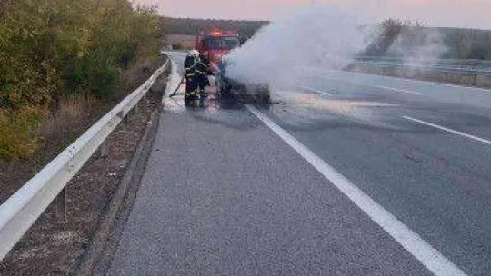 Kırklareli'nde seyir halindeki araç alev alev yandı
