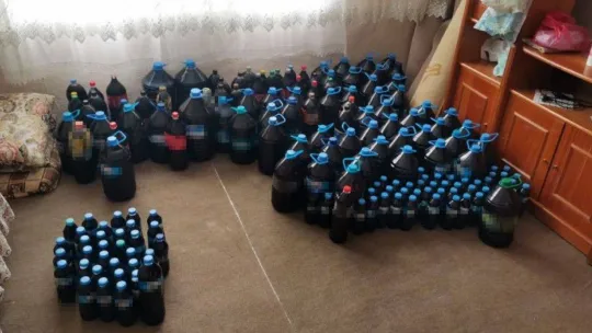 Kırklareli'nde yılbaşı öncesi tonlarca sahte içki ele geçirildi