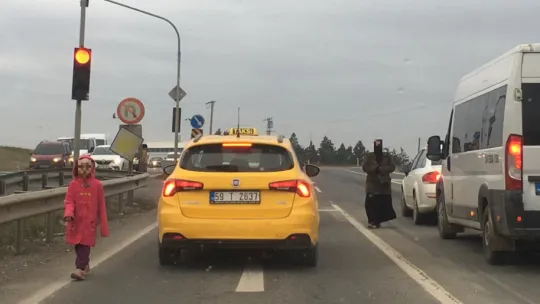 Kırmızı ışıkları mesken tuttular: Duyguları istismar ediyorlar