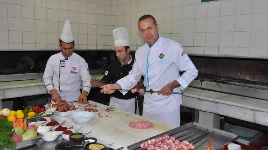 Kış mevsiminin vitamin deposu soğan kebabı