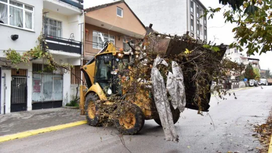 Kış turizmi destinasyonunda 'moloz' temizliği