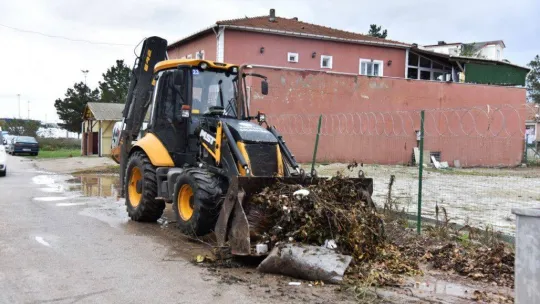 Kış turizmi destinasyonunda 'moloz' temizliği