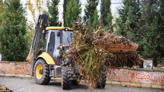 Kış turizmi destinasyonunda 'moloz' temizliği