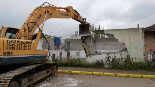 Kış turizmi destinasyonunda metruk ev temizliği