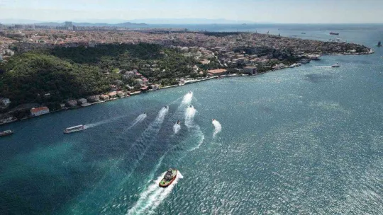 Kıyı Emniyeti'nden Boğaz'da saygı seyri