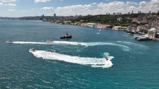 Kıyı Emniyeti'nden Boğaz'da saygı seyri