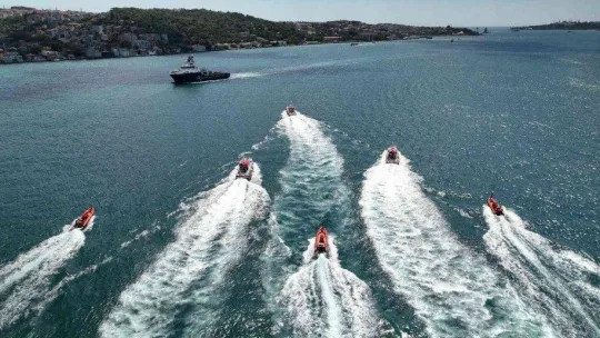 Kıyı Emniyeti'nden Boğaz'da saygı seyri
