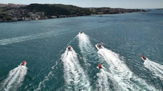 Kıyı Emniyeti'nden Boğaz'da saygı seyri