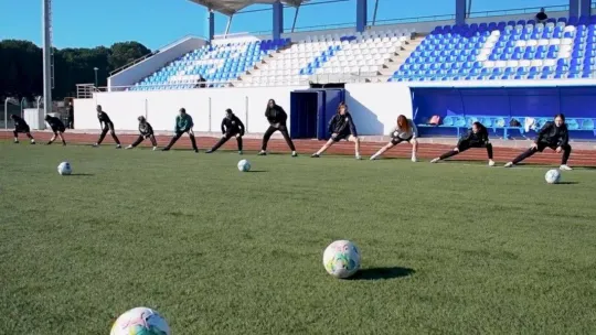 Kız öğrencilerin futbol tutkusu