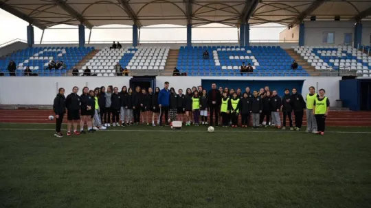 Kız öğrencilerin futbol tutkusu