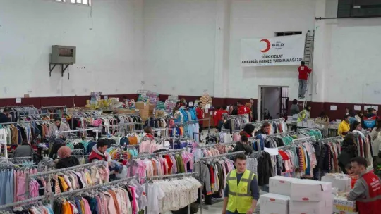Kızılay, afet bölgesinden tahliye edilen afetzedelerin ihtiyaçlarını karşılıyor