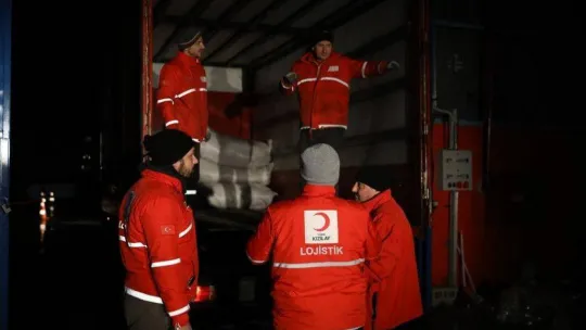 Kızılay afetzedelere yönelik beslenme hizmeti ve yardım çalışmalarını sürdürüyor