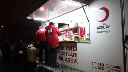 Kızılay afetzedelere yönelik beslenme hizmeti ve yardım çalışmalarını sürdürüyor