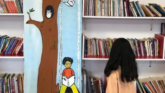 Kızılay'dan okullara kitap yardımı