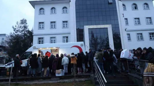 Kızılay ekipleri deprem bölgesinde