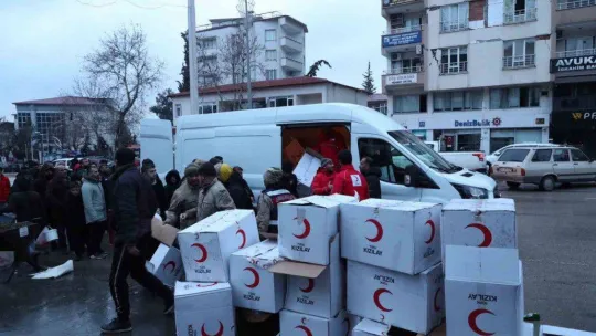 Kızılay ekipleri deprem bölgesinde